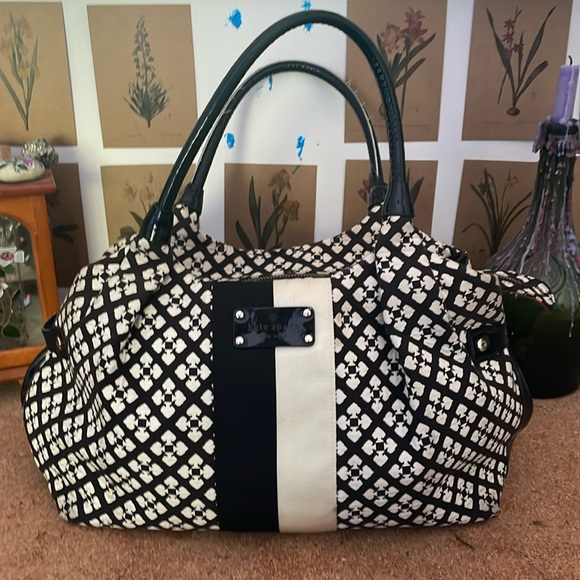 New York Kate Spade purse. - Picture 4 of 4